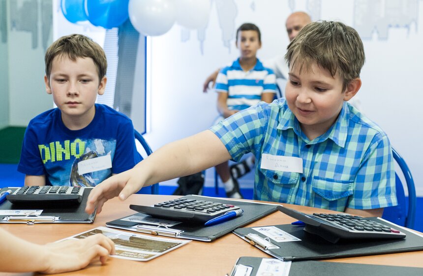 На ВДНХ открылась "Школа юного инвестора" 7 фото