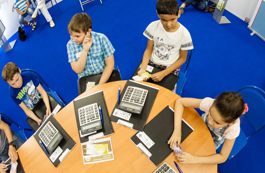 На ВДНХ открылась "Школа юного инвестора" 8 фото