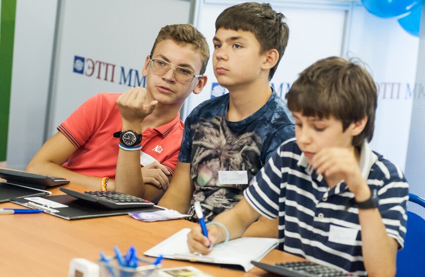 На ВДНХ открылась "Школа юного инвестора" 16 фото