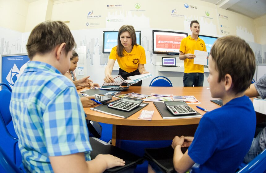 На ВДНХ открылась "Школа юного инвестора" 19 фото