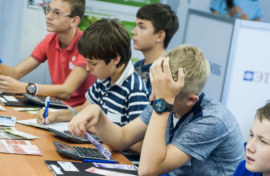 На ВДНХ открылась "Школа юного инвестора" 18 фото