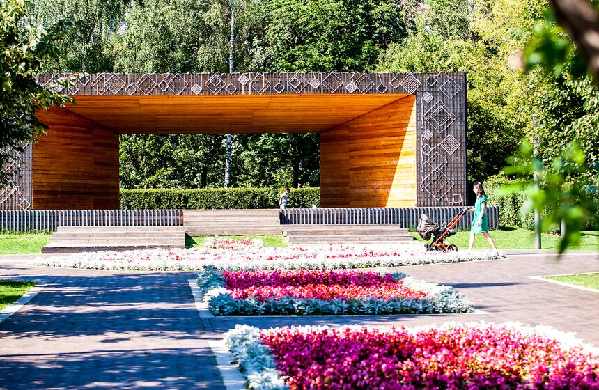 "Цветущий парк": лето в Гончаровском парке 3 фото