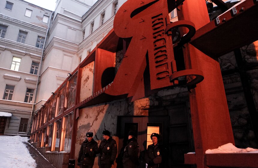 У музея Маяковского прошли внеплановые чтения стихов поэта 1 фото