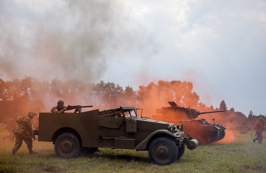 В Подмосковье прошел фестиваль "Поле боя" 28 фото