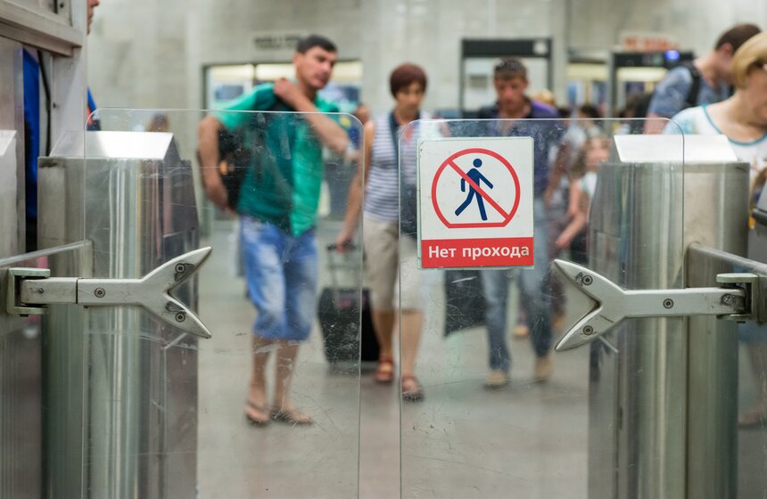 В столице прошел рейд по выявлению безбилетников в метро 22 фото