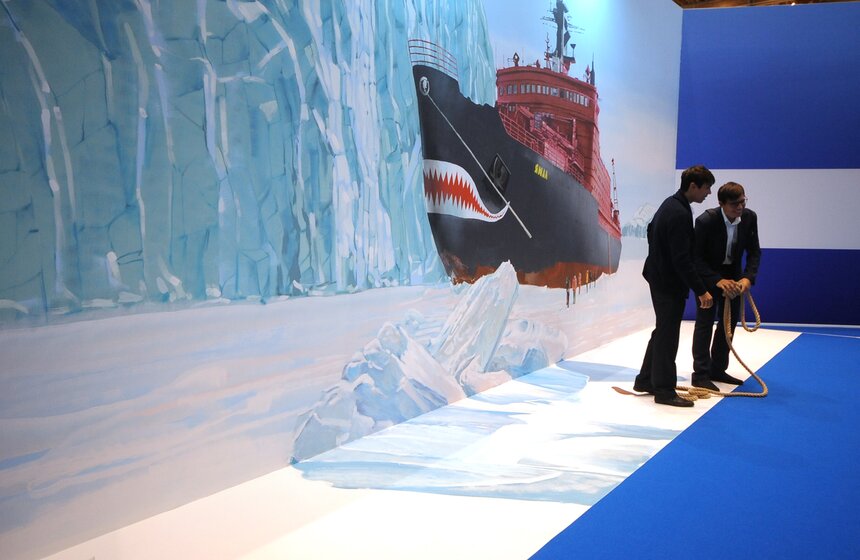 "Цепная реакция успеха": в Манеже выставили Царь-бомбу 24 фото