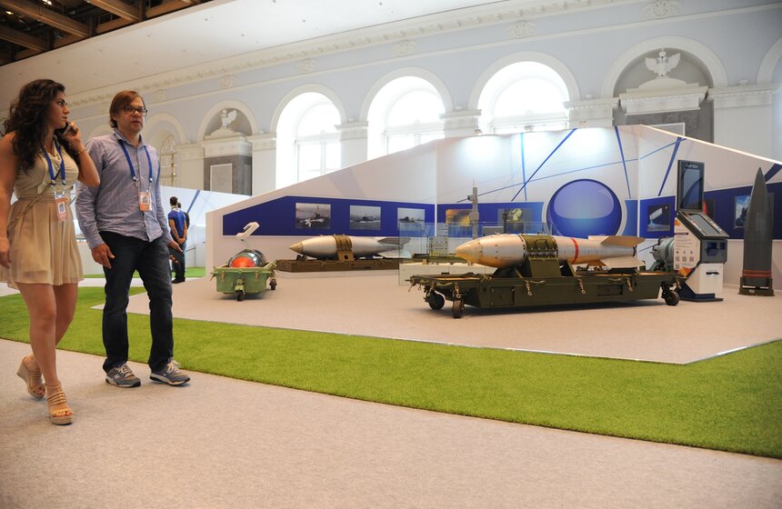 "Цепная реакция успеха": в Манеже выставили Царь-бомбу 1 фото