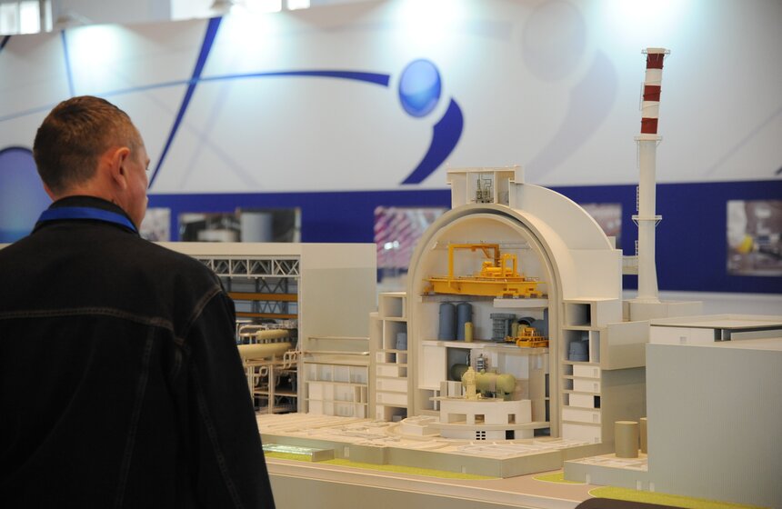 "Цепная реакция успеха": в Манеже выставили Царь-бомбу 7 фото