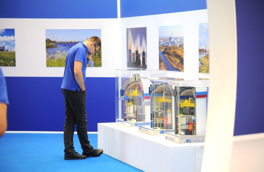 "Цепная реакция успеха": в Манеже выставили Царь-бомбу 19 фото