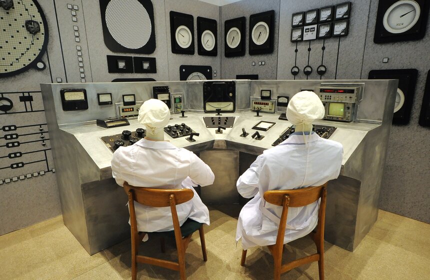 "Цепная реакция успеха": в Манеже выставили Царь-бомбу 11 фото