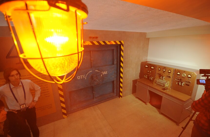 "Цепная реакция успеха": в Манеже выставили Царь-бомбу 10 фото