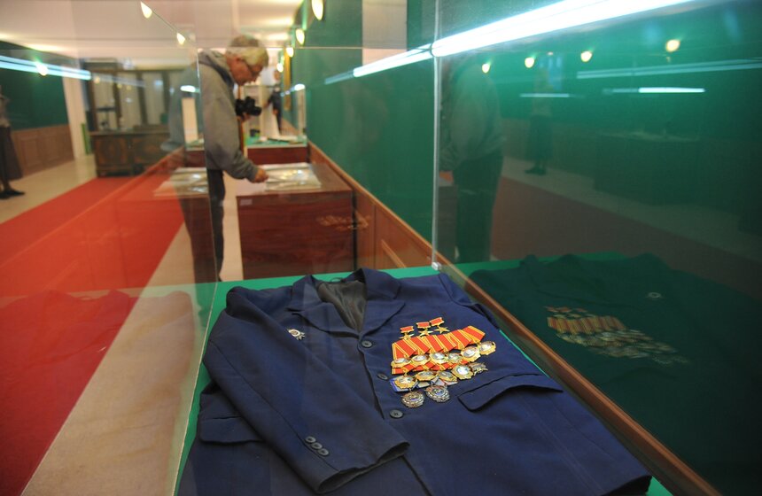 "Цепная реакция успеха": в Манеже выставили Царь-бомбу 12 фото