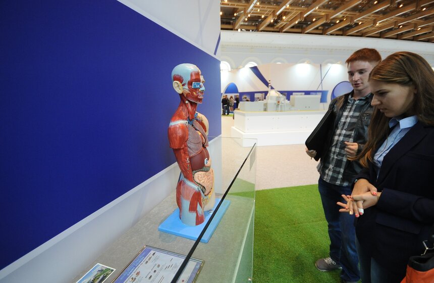 "Цепная реакция успеха": в Манеже выставили Царь-бомбу 16 фото