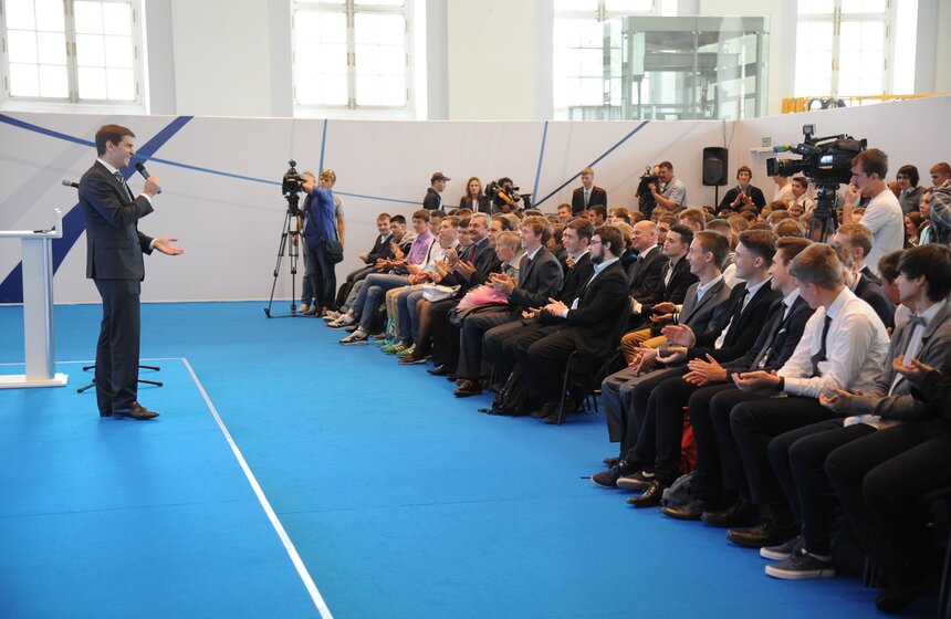 "Цепная реакция успеха": в Манеже выставили Царь-бомбу 14 фото