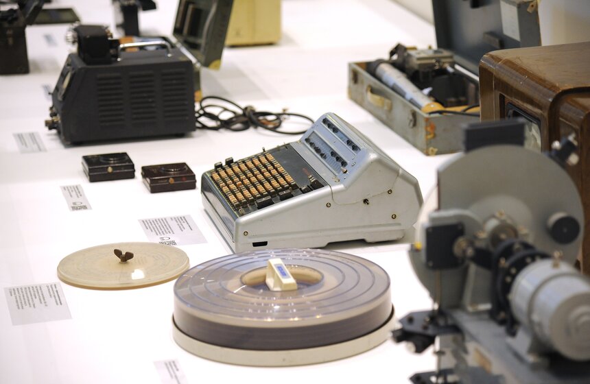 "Цепная реакция успеха": в Манеже выставили Царь-бомбу 15 фото