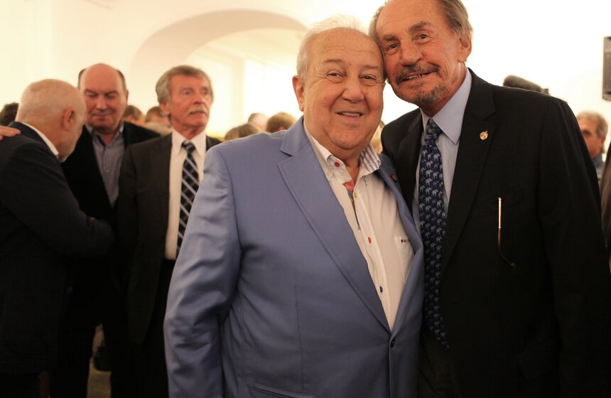 Отец Николя Саркози посетил свою выставку в Москве 1 фото