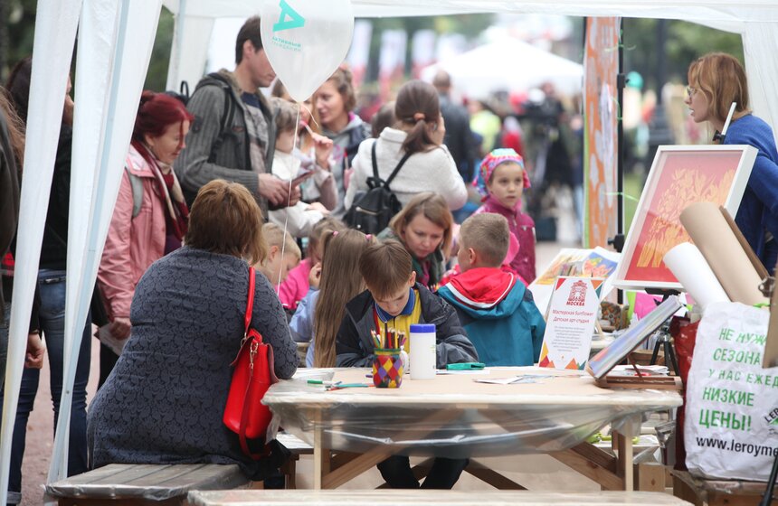 Как отмечали День города на столичных бульварах 18 фото