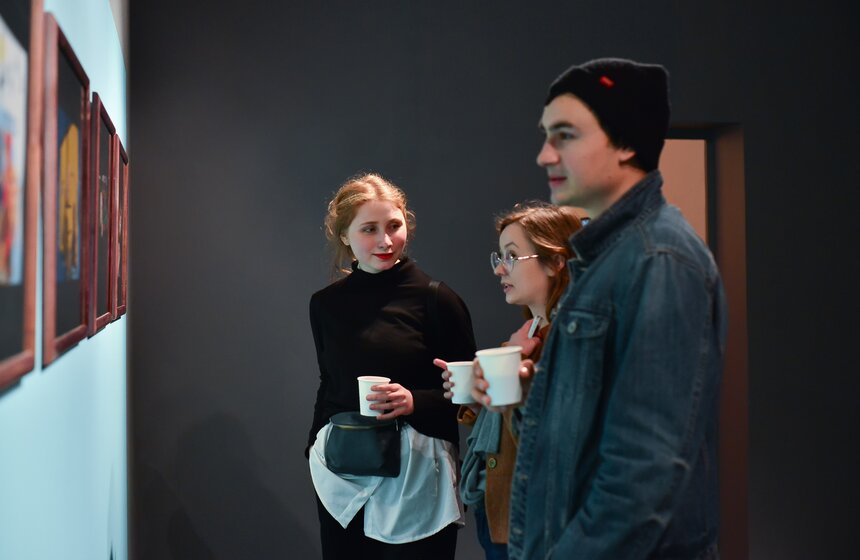 В столице открылась выставка о фрагментарности "Том второй" 15 фото