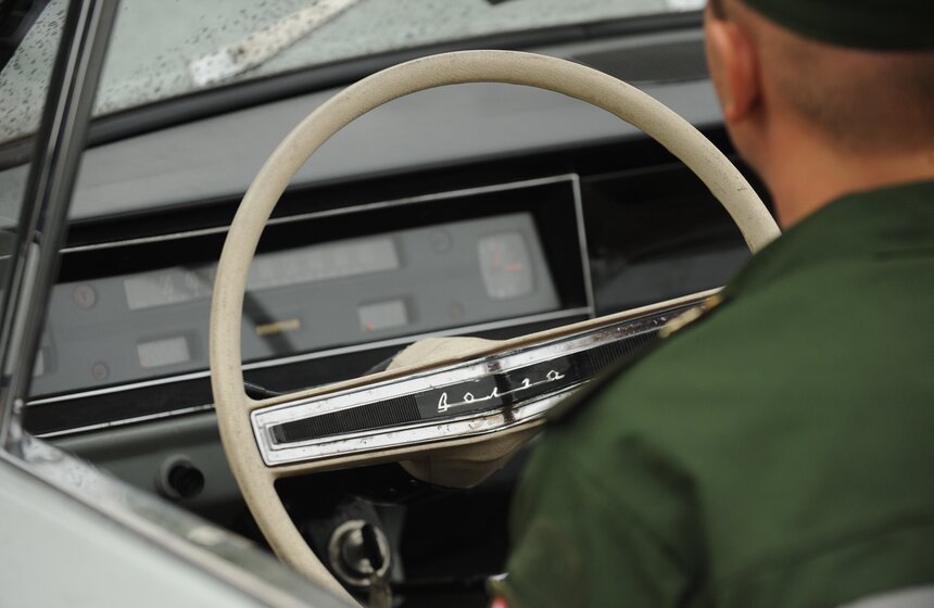 Возле метро "Тропарево" появился памятник водителям-героям 5 фото