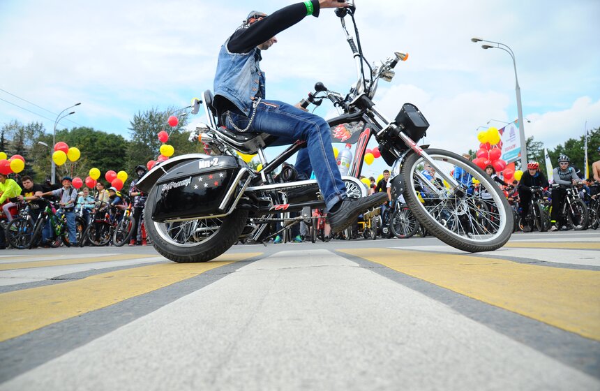 В столице состоялся велопарад, посвященный Дню города 4 фото