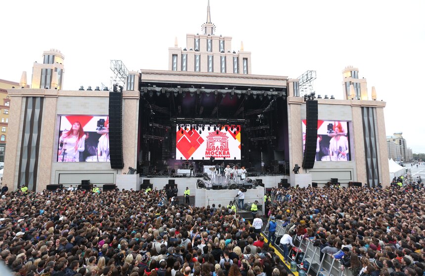 Aerosmith, Ньюмен и Гагарина выступили на Лубянской площади 1 фото