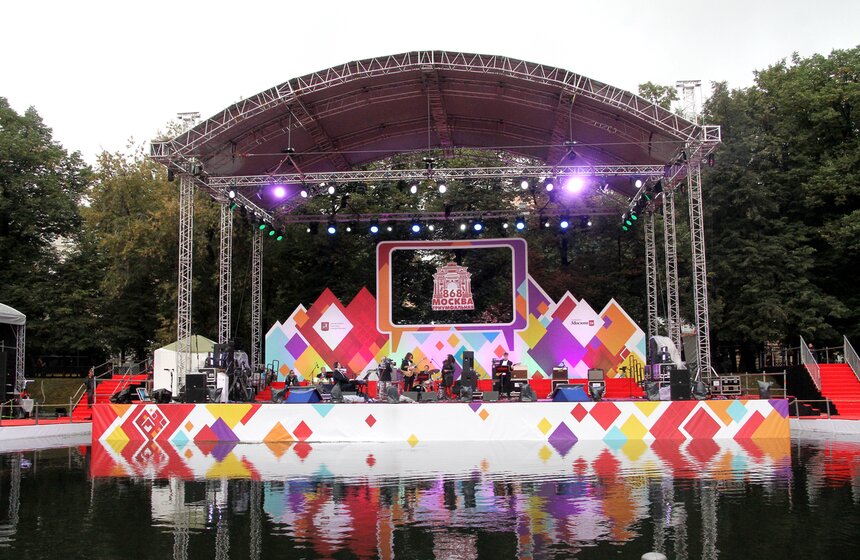 "Москва 24" проводит концерт на Патриарших прудах 3 фото