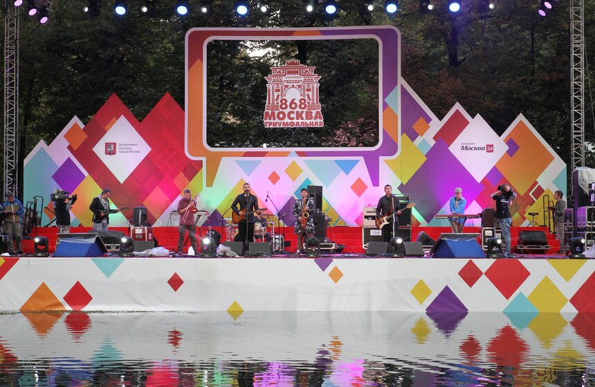 "Москва 24" проводит концерт на Патриарших прудах 7 фото