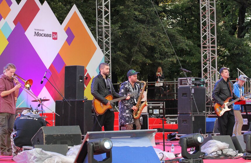 "Москва 24" проводит концерт на Патриарших прудах 11 фото