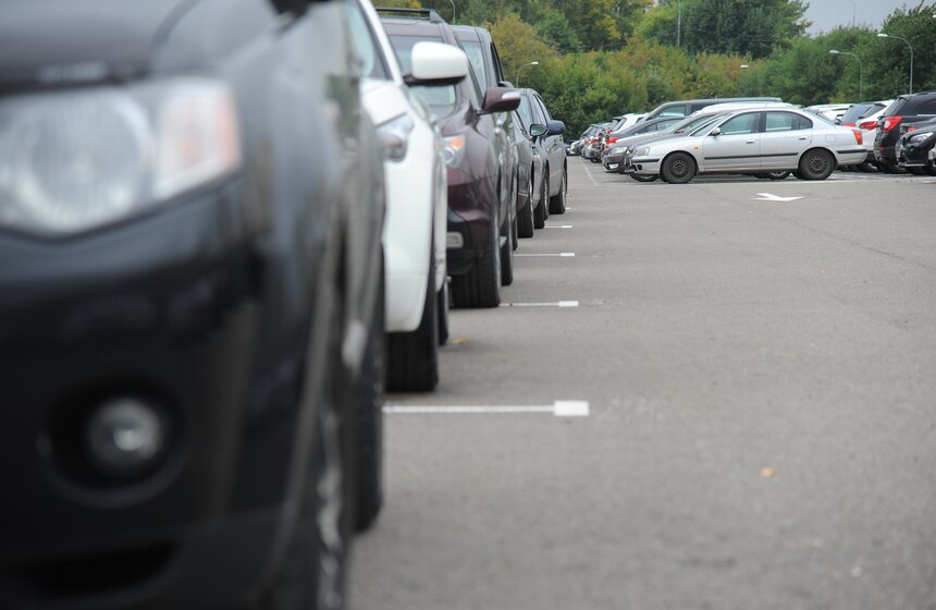 Клиентам перехватывающей парковки бесплатно помыли машины 10 фото