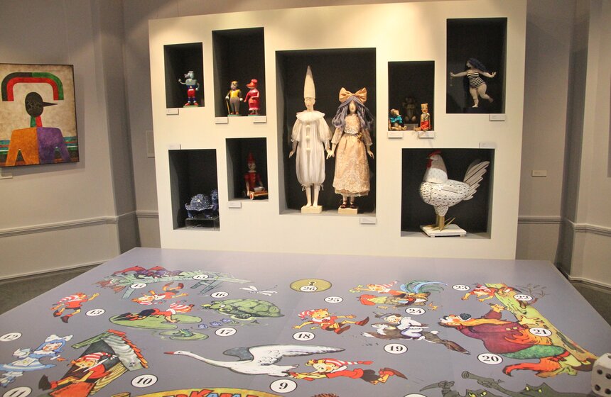 В столице открылась выставка деревянных кукол 13 фото