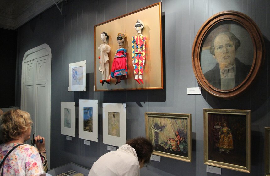 В столице открылась выставка деревянных кукол 19 фото