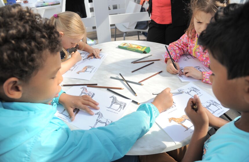 В Москве прошел детский фестиваль рисунков на асфальте 6 фото