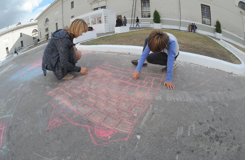 В Москве прошел детский фестиваль рисунков на асфальте 19 фото