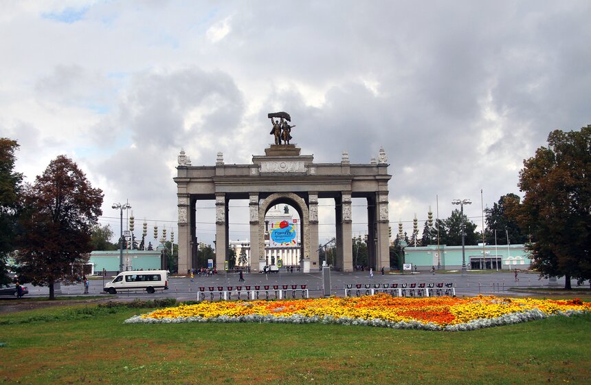 На ВДНХ открылась выставка победителей конкурса "Планета Москва" 1 фото