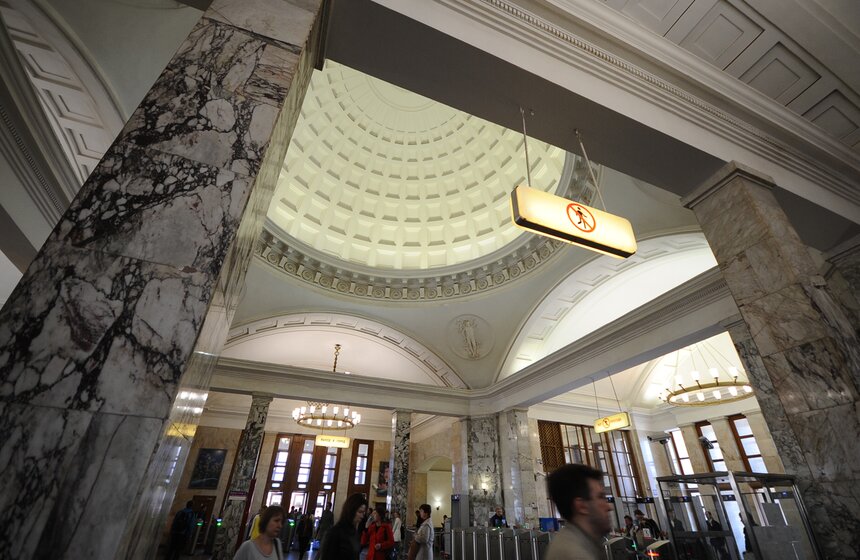 На "Парке Культуры" появились тантамарески работников метро 1 фото