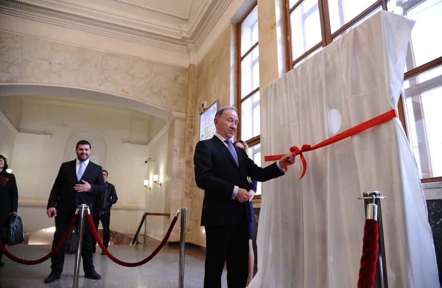 На "Парке Культуры" появились тантамарески работников метро 8 фото