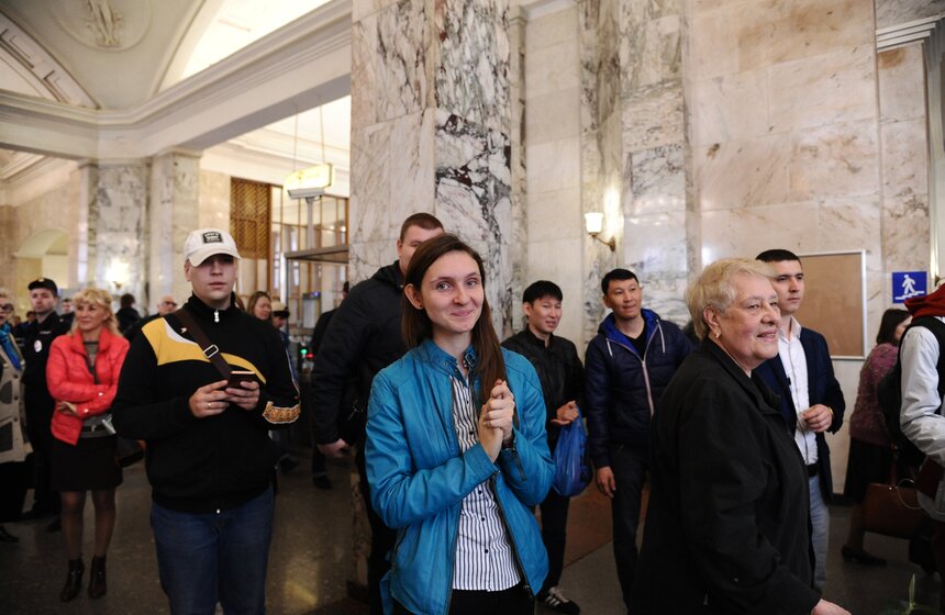 На "Парке Культуры" появились тантамарески работников метро 10 фото