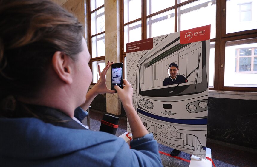 На "Парке Культуры" появились тантамарески работников метро 16 фото