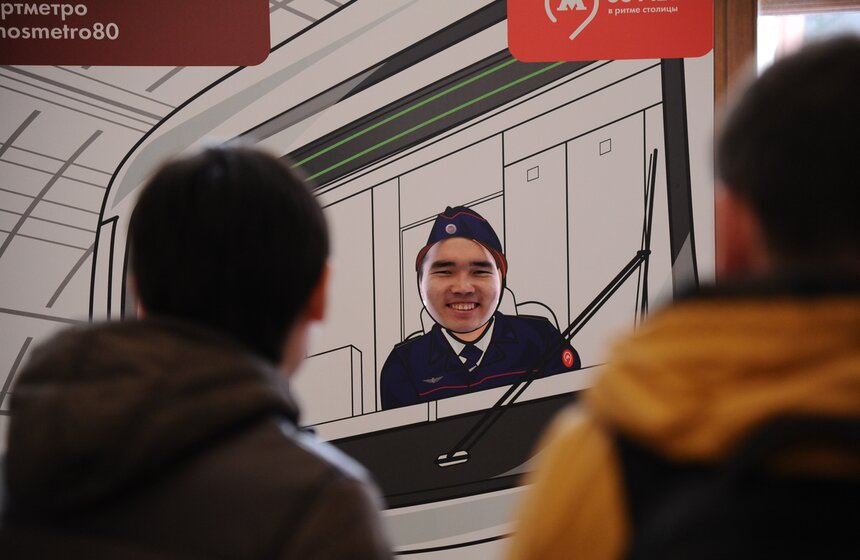 На "Парке Культуры" появились тантамарески работников метро 18 фото