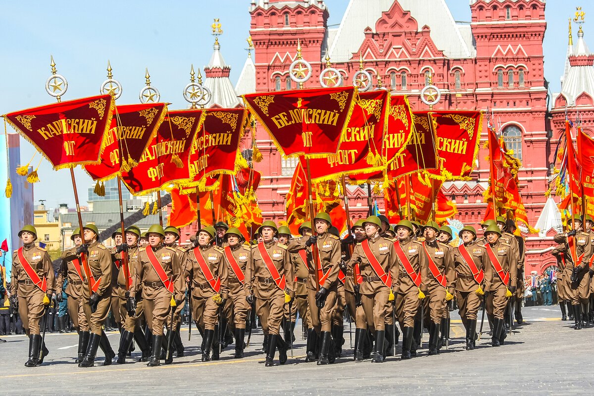 См парад. Парад на красной площади 9 мая 2015 года. День Победы парад. Праздничный парад. 9 Мая парад Победы.