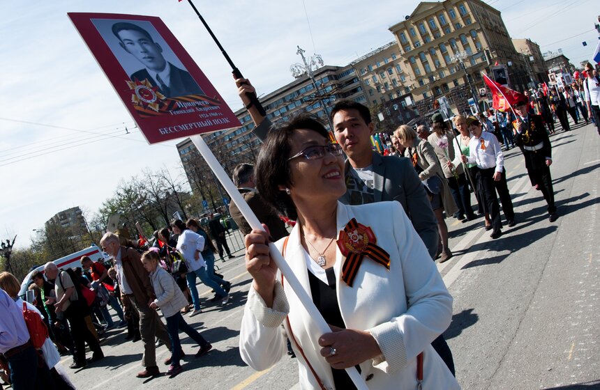 Полмиллиона москвичей прошли по городу с "Бессмертным полком" 2 фото