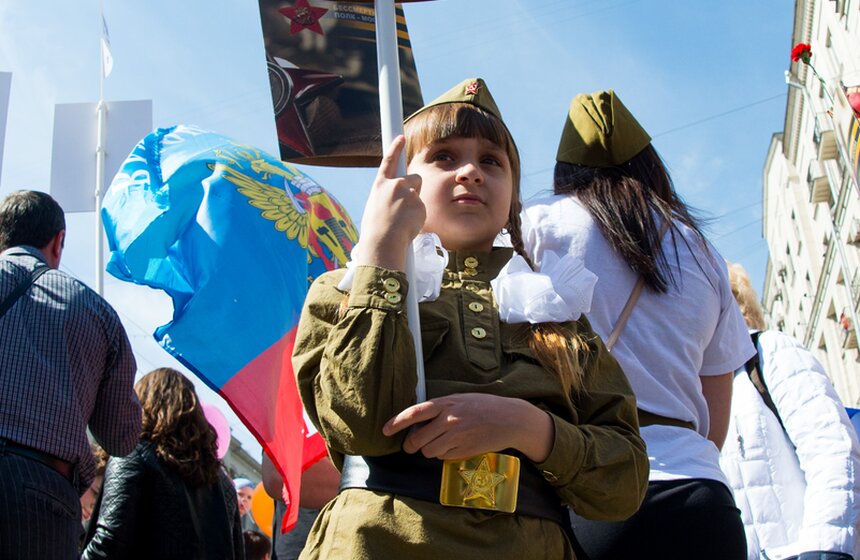 Полмиллиона москвичей прошли по городу с "Бессмертным полком" 27 фото