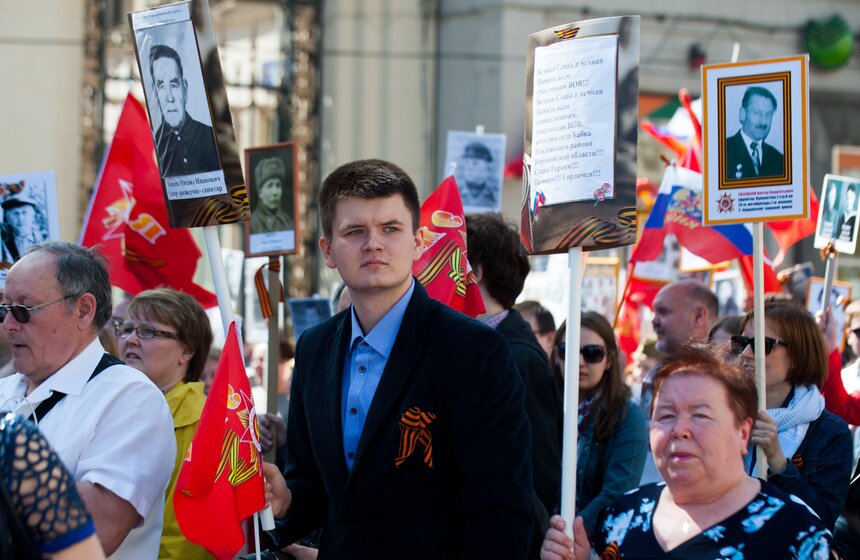 Полмиллиона москвичей прошли по городу с "Бессмертным полком" 11 фото