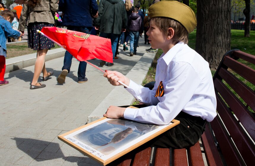 Полмиллиона москвичей прошли по городу с "Бессмертным полком" 21 фото