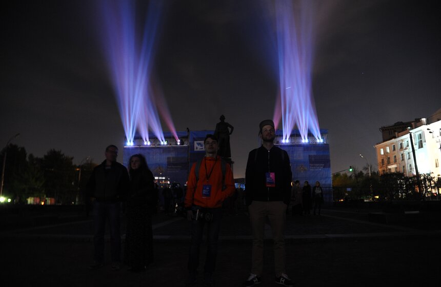 На фасаде театра Российской армии представили световое шоу 5 фото