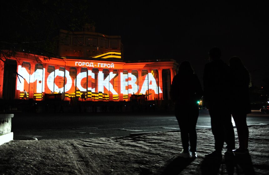 На фасаде театра Российской армии представили световое шоу 4 фото