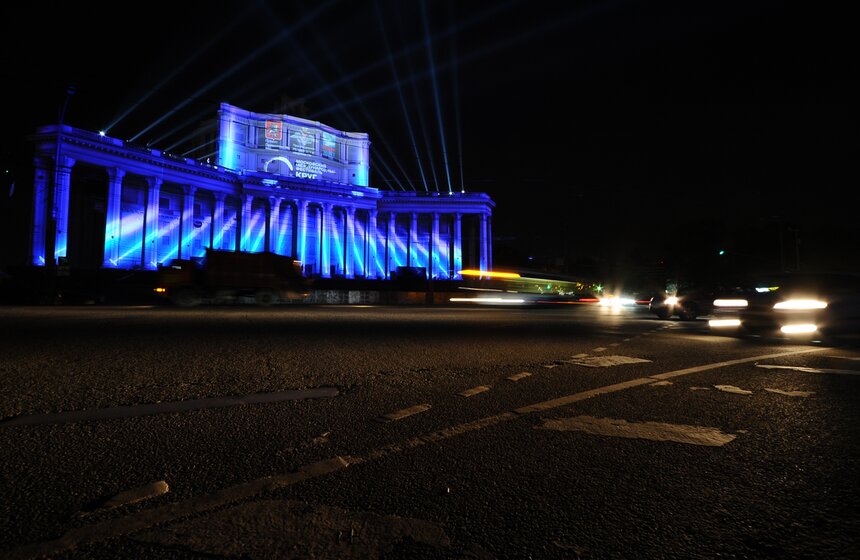 На фасаде театра Российской армии представили световое шоу 1 фото