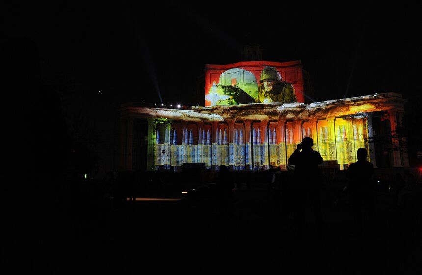 На фасаде театра Российской армии представили световое шоу 9 фото