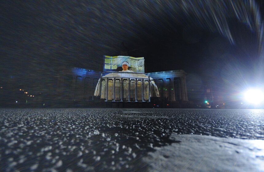 На фасаде театра Российской армии представили световое шоу 11 фото