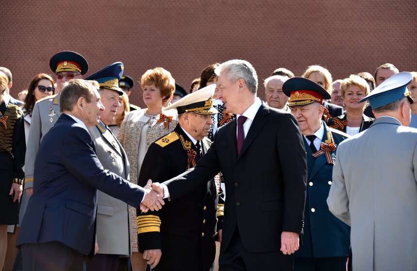 Мэр Москвы возложил цветы к Могиле Неизвестного Солдата 13 фото